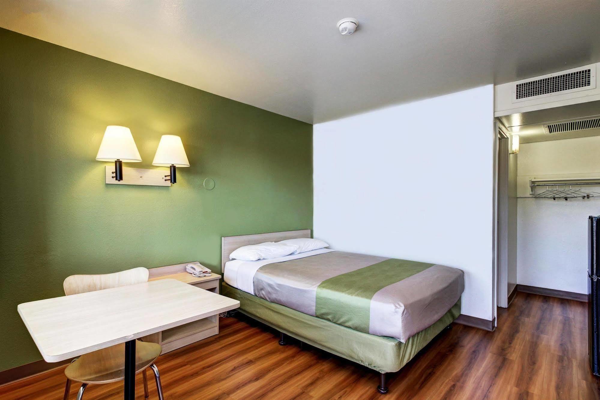 Econo Lodge ミッドベール エクステリア 写真